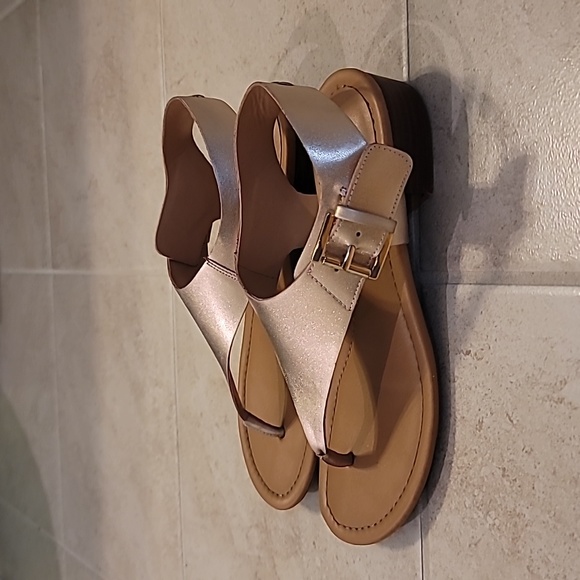 Sandals - Picture 2 of 3